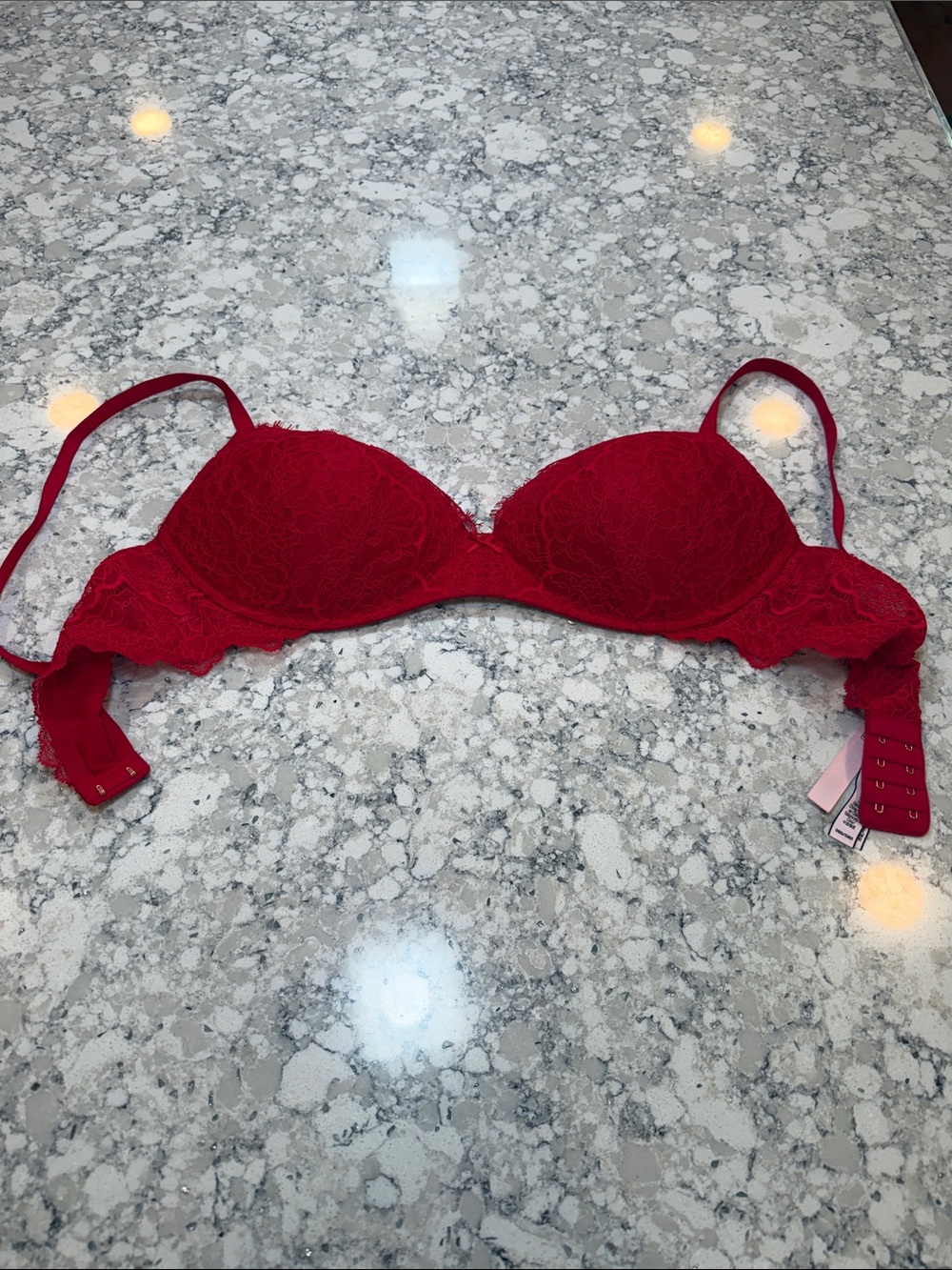 Victoria's Secret dream angels Red Lace no wire bra 36D never worn